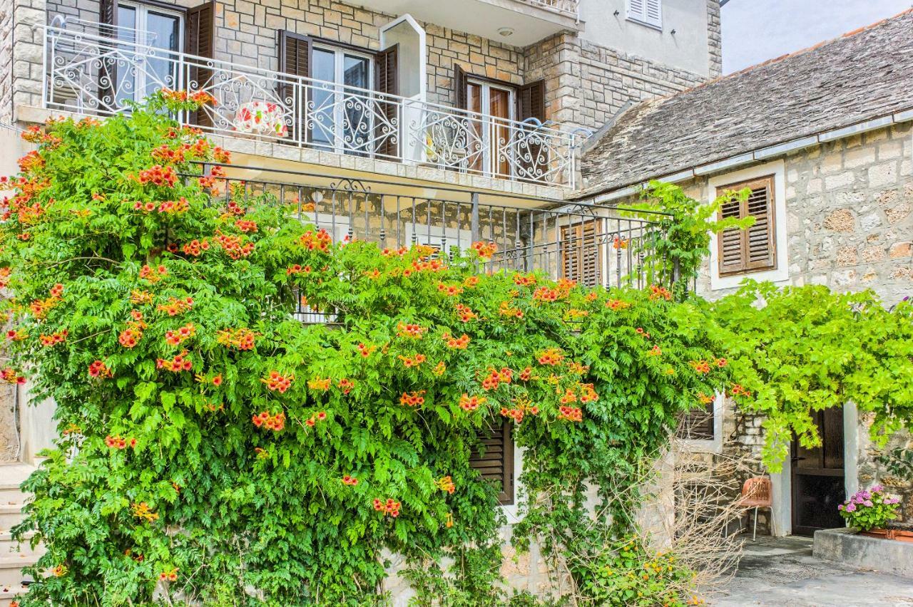 Apartments Petra Бол Экстерьер фото