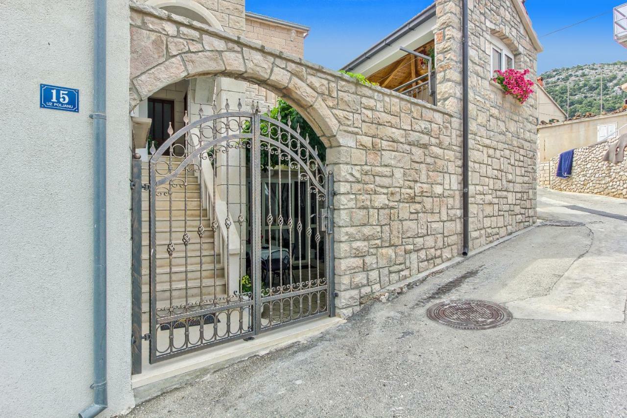 Apartments Petra Бол Экстерьер фото