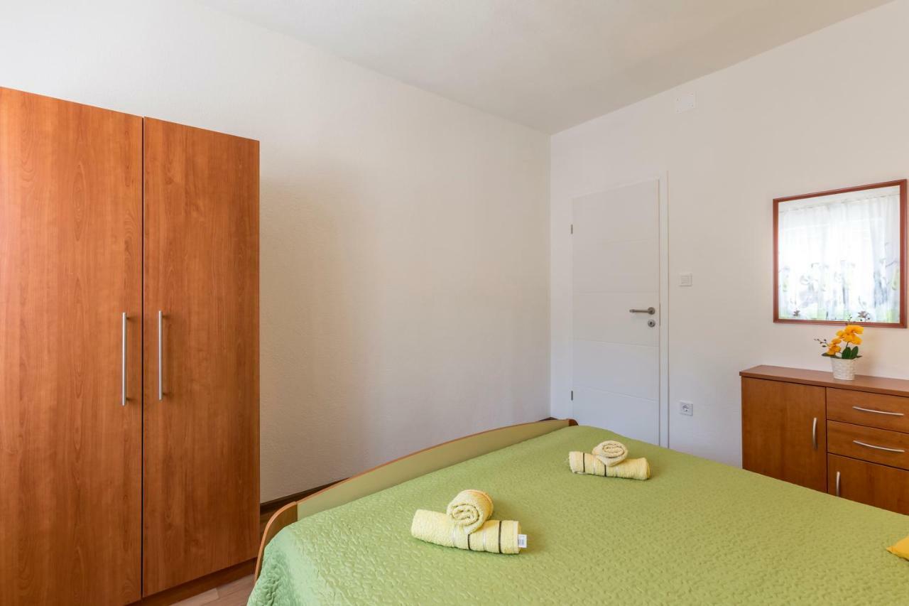Apartments Petra Бол Экстерьер фото