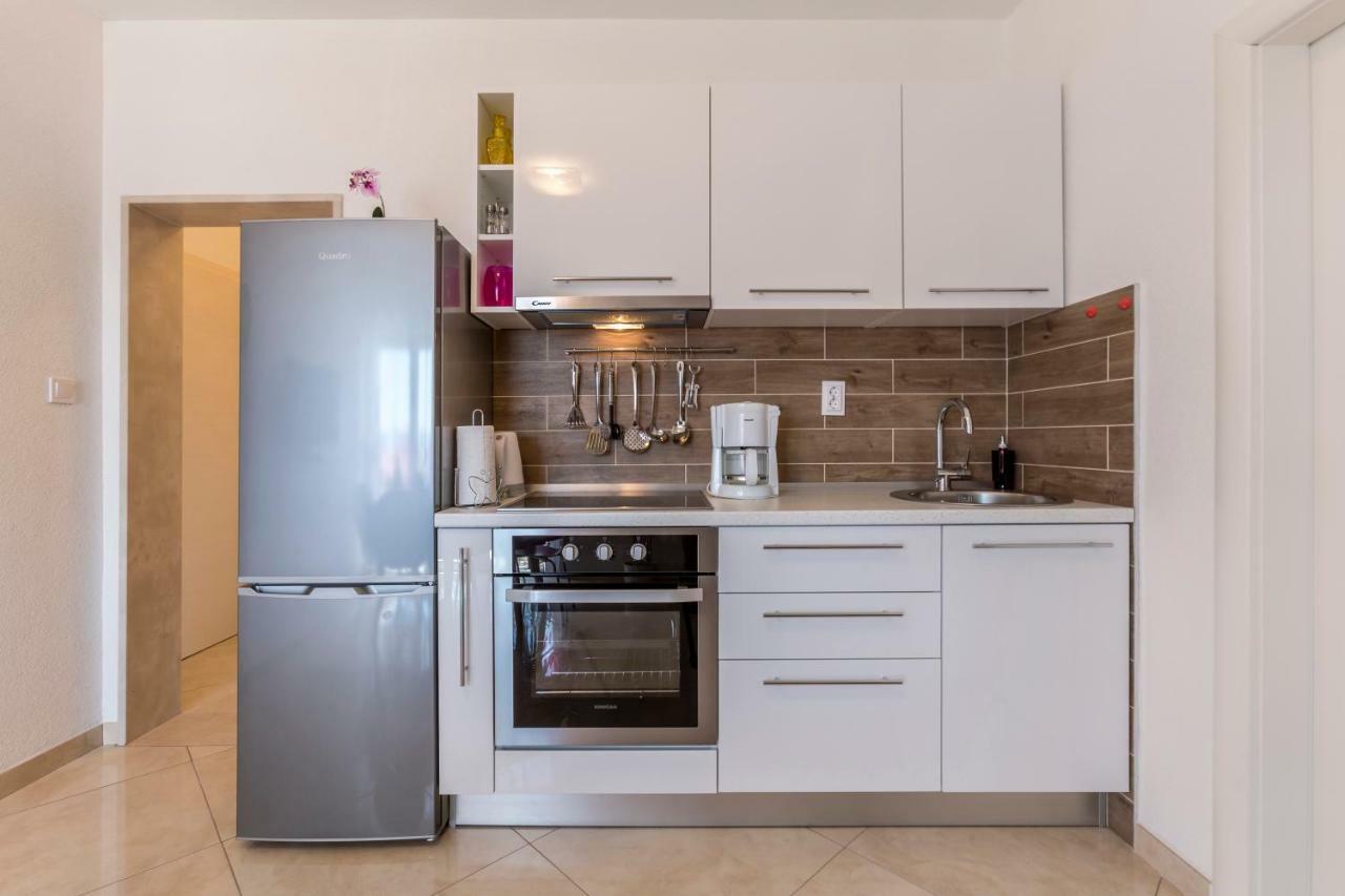 Apartments Petra Бол Экстерьер фото